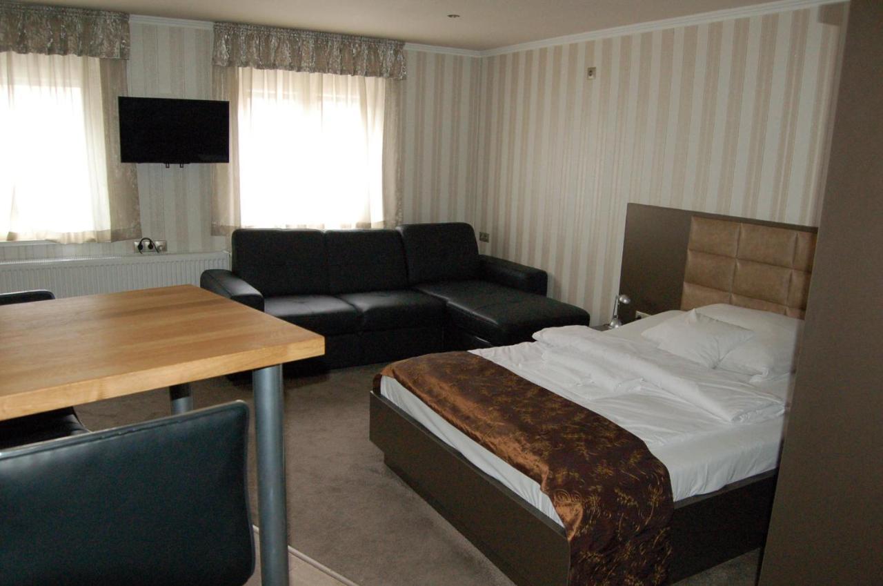 Control Motel Jászberény Eksteriør billede